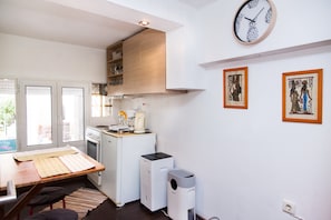 Mini-fridge, oven, stovetop, toaster