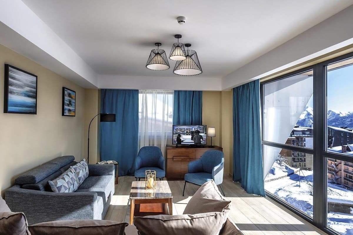 Superior Suite | In-room safe, soundproofing, iron/ironing board, free WiFi