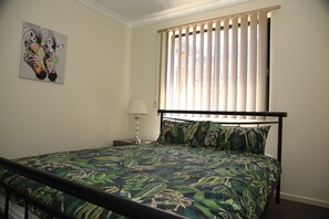 4 bedrooms, desk, iron/ironing board, free WiFi