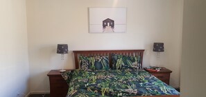 4 habitaciones, escritorio, tabla de planchar con plancha y wifi gratis 