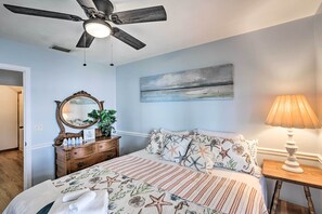 3 bedrooms, desk, iron/ironing board, Internet