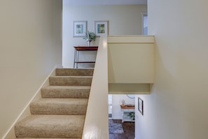 Interior - Sunset Rentals | Shipmaster 501 (Hilton Head Island)