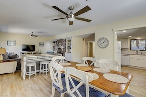 Dining - Sunset Rentals | Shipmaster 501 (Hilton Head Island)