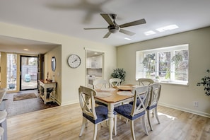 Dining - Sunset Rentals | Shipmaster 501 (Hilton Head Island)