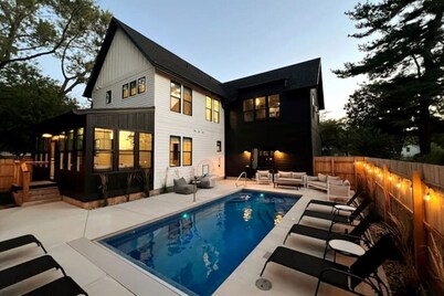 New luxury home steps to downtown w/yr round heated pool