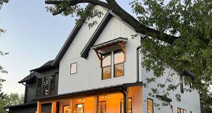 New luxury home steps to downtown w/yr round heated pool