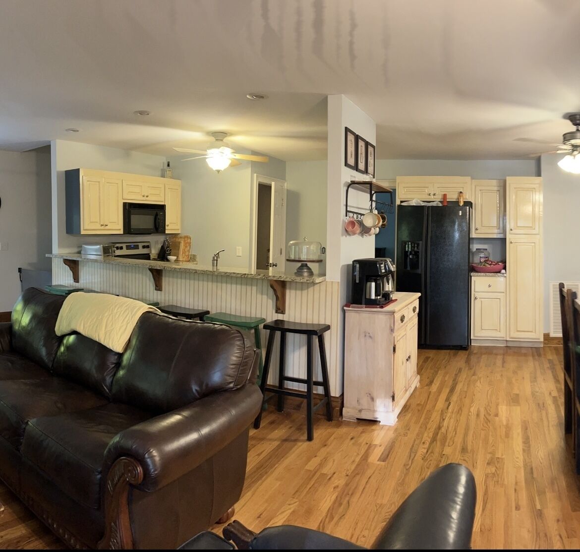 NEW!Lakefront retreat with huge dock, private cove. Perfect for Clemson Football