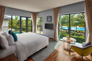 Desk, blackout curtains, soundproofing, iron/ironing board - Best Western Premier Sonasea Villas Phu Quoc (Phu Quoc)