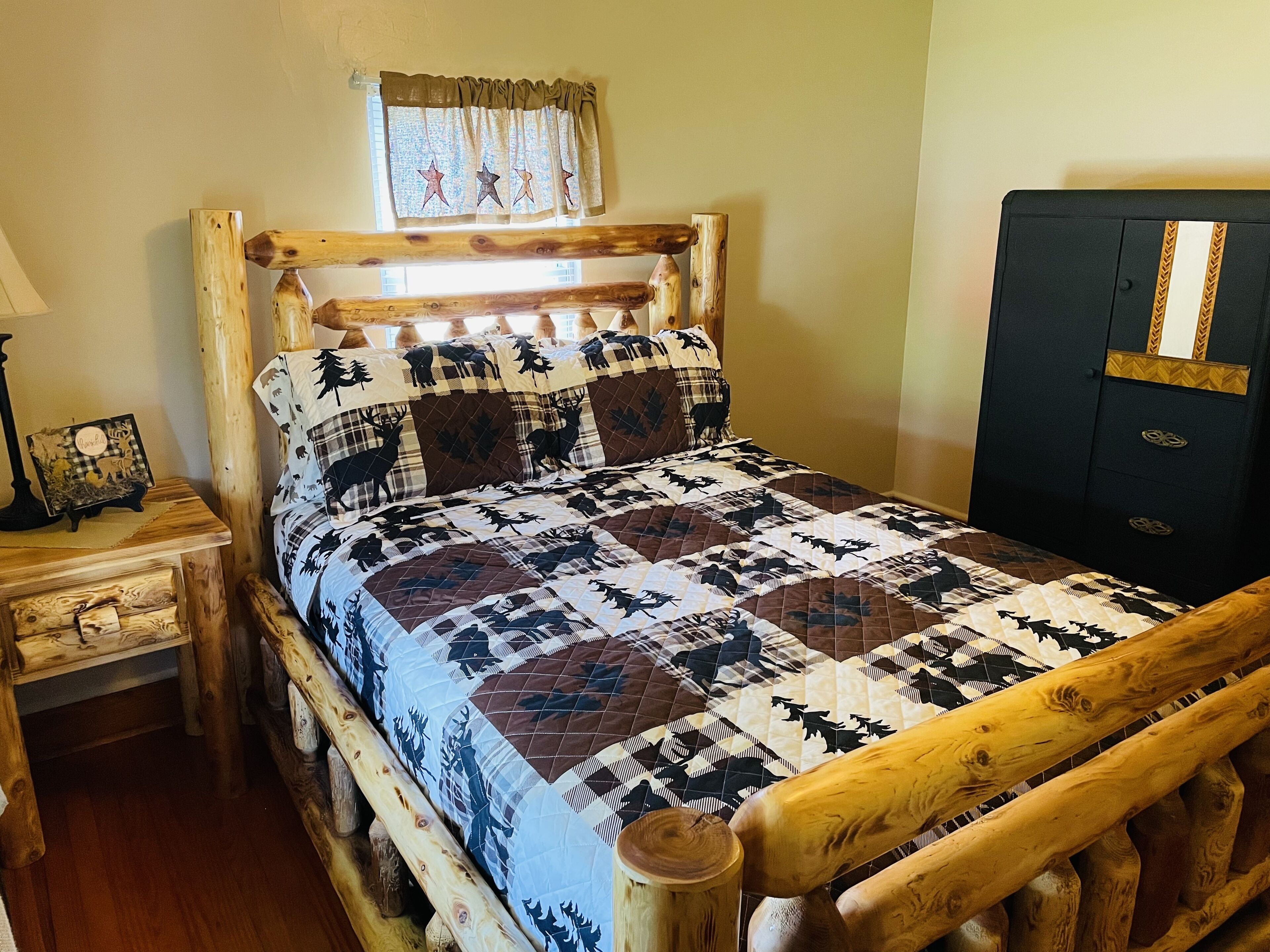 Chad’s place 4- Bedroom 2-BR home at Smoke Hole Wi-Fi -Pet Friendly- sleeps 8-10