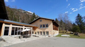 Front of property - Ufemegg Ferienwohnungen (Innertkirchen)