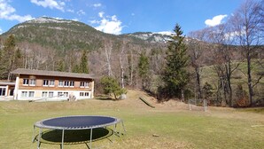 Zona de juegos infantil al aire libre