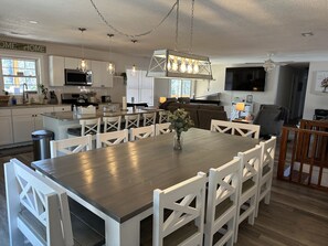 Dining - Fun place, Hot Tub, king Bed relax enjoy sleeps13 vacation Golf Pinehurst 2024 (Aberdeen)