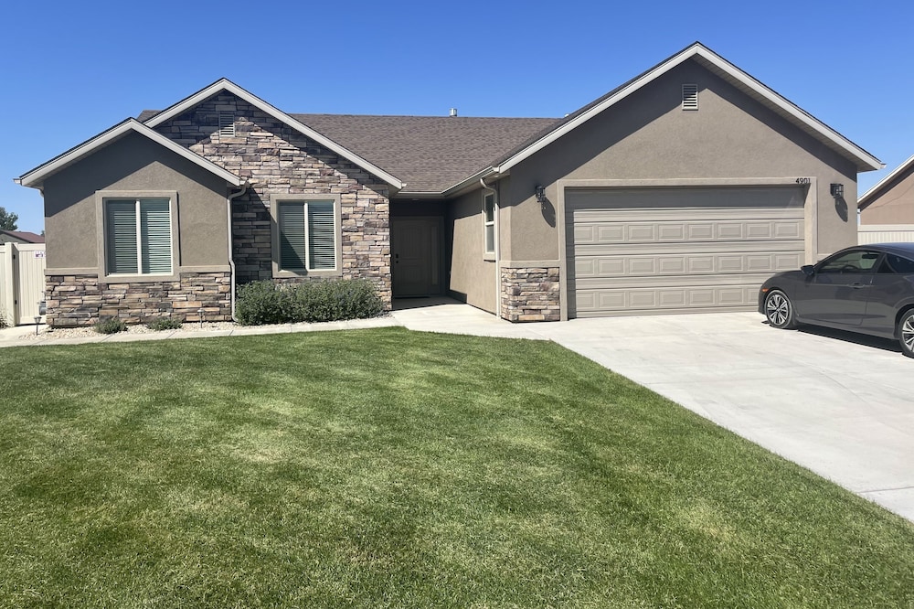 Beautiful home in quiet neighborhood 15 min from most anything