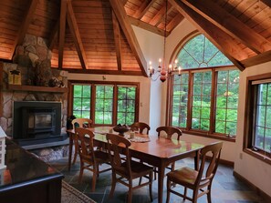 Dining - Private, pristine 3 BR, 1 1/2 BA home in Waterville Valley, NH (Waterville Valley)
