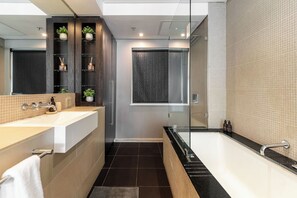 Hair dryer, towels, soap, shampoo - Sleek Central Apartment | Wifi | Pool | Gym (Cape Town)