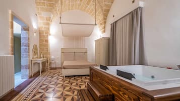 Suite | Private spa tub