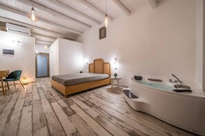 Deluxe Double Room | Minibar, in-room safe, desk, iron/ironing board - Corte Janca (Montesano Salentino)