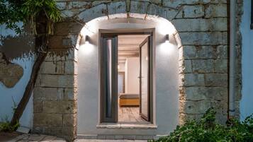 Deluxe Double Room | Minibar, in-room safe, desk, iron/ironing board