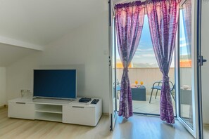 TV - Apartment Ema (Kastela)
