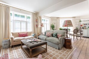 TV - Venner House by onefinestay (London)