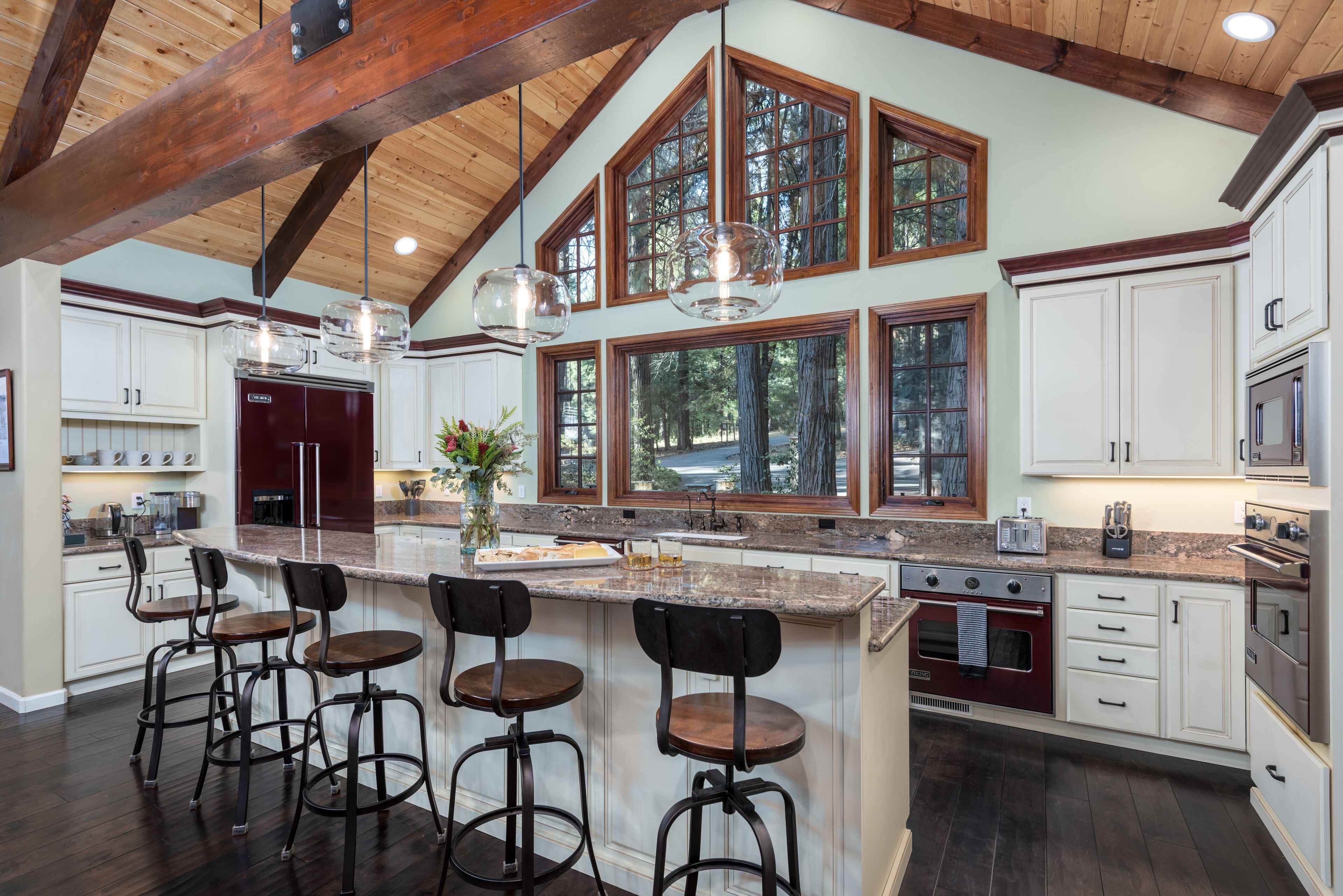 4,000 ft2 Updated Mountain House- Experience Apple Hill