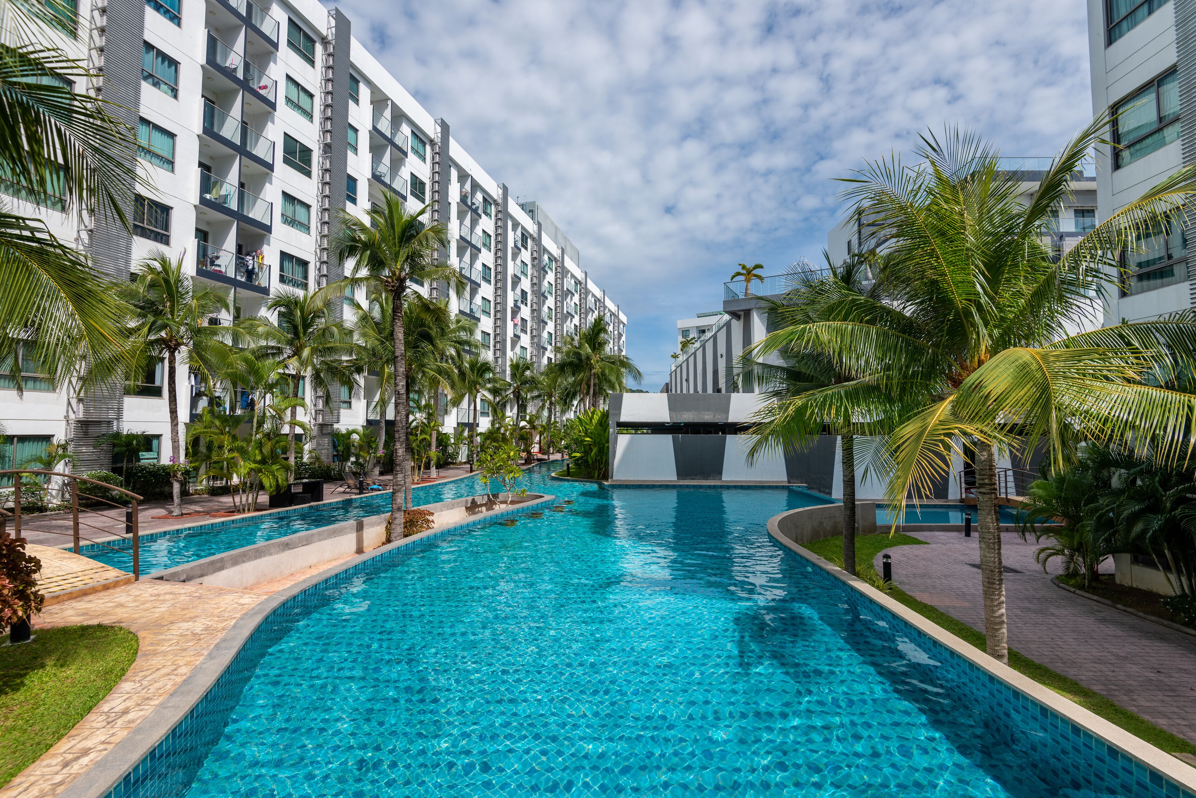 2 Außenpools, Sonnenschirme, Liegestühle