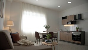 Studio Basic | Vardagsrum | 49-tums LED-tv med digitalkanaler och tv