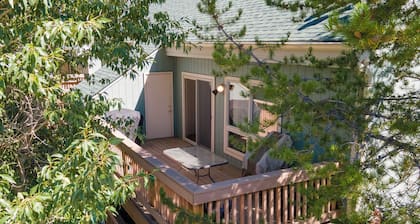 Perfect 3 Bedroom - sleeps up to 9, private deck, river views