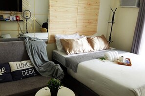 1 bedroom, in-room safe, desk, free WiFi - Cozy and Relaxing Unit in Metro Manila (Mandaluyong)