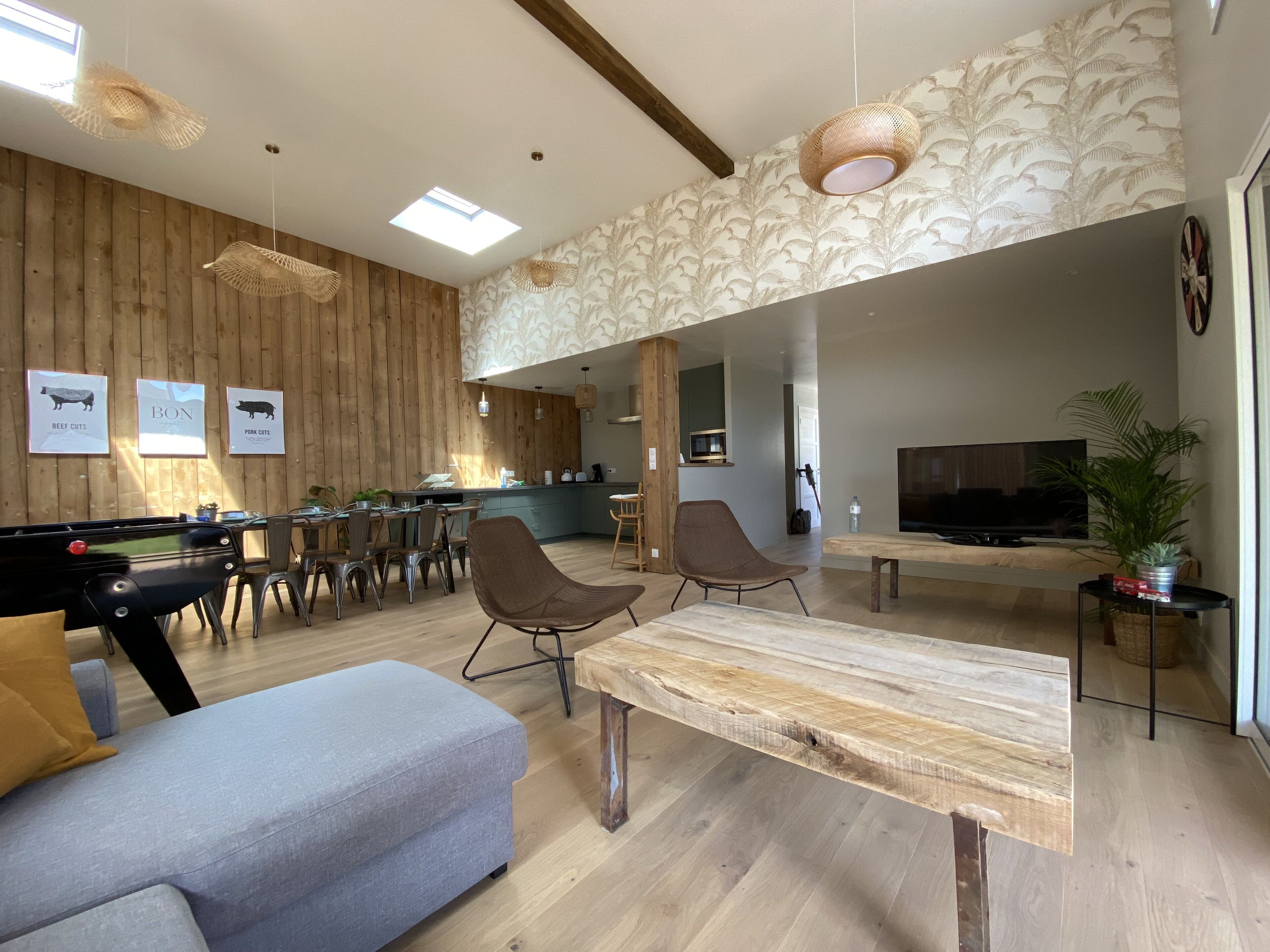 Villa with indoor pool, close to the beaches