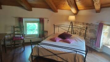 4 chambres, fer et planche à repasser, lit parapluie, Wi-Fi