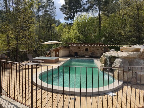 maison  de pays , grand confort ,en pleine nature , avec jacuzzi,  10 personnes