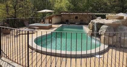 maison de pays , grand confort ,en pleine nature , avec jacuzzi, 10 personnes