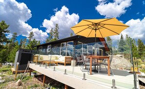 Outdoor dining - BeeHive Bungalow - Gorgeous Lake views and completely updated throughout! (Grand Lake)