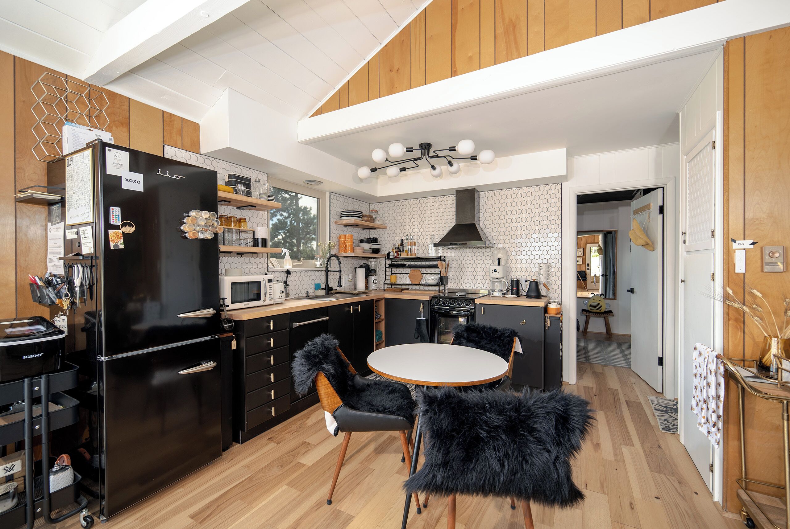 BeeHive Bungalow - Gorgeous Lake views and completely updated throughout!