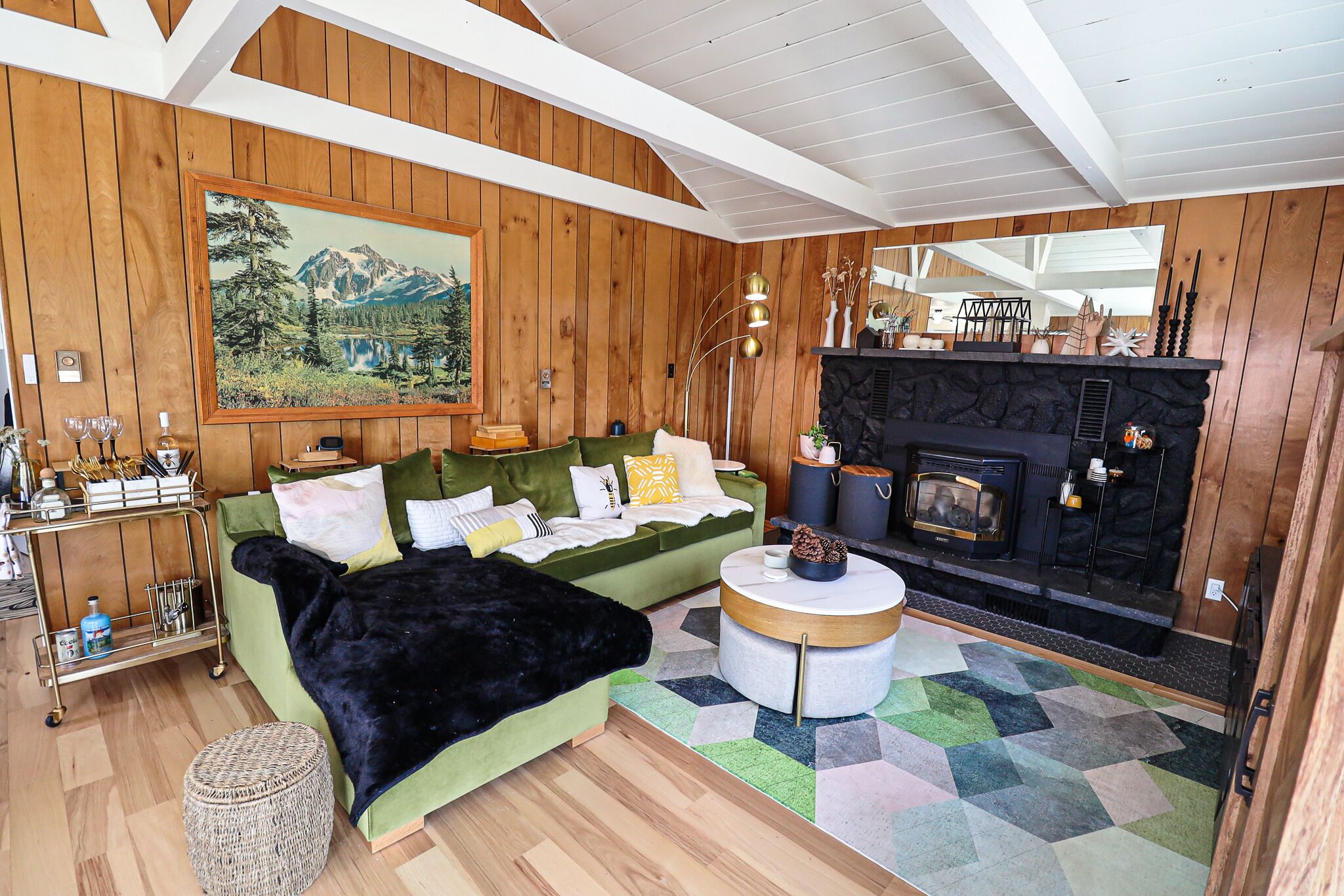 BeeHive Bungalow - Gorgeous Lake views and completely updated throughout!