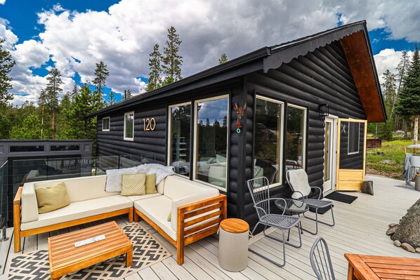 Terrace/patio - BeeHive Bungalow - Gorgeous Lake views and completely updated throughout! (Grand Lake)