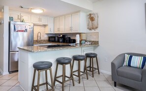 ثلاجة، ميكروويف، فرن، غسالة أطباق