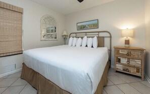 1 bedroom, iron/ironing board, free WiFi, bed sheets - Beach Front 1 Bedroom Condo - Island Winds West 777 (Gulf Shores)