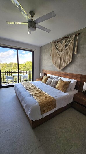 Exclusive Studio | Premium bedding, pillowtop beds, in-room safe, blackout drapes