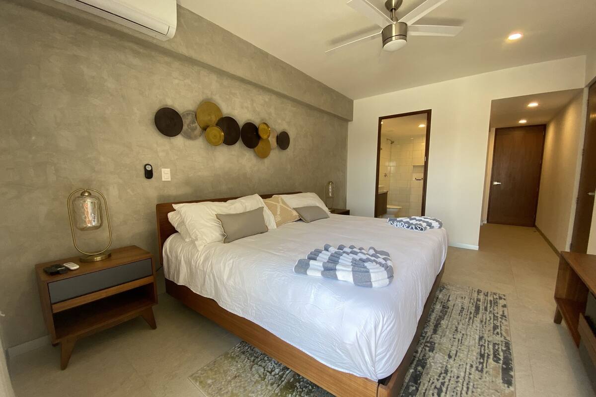 3 bedrooms, premium bedding, pillow-top beds, in-room safe