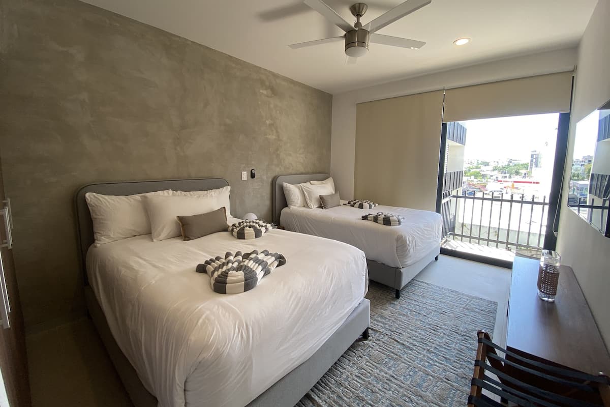 3 bedrooms, premium bedding, pillow-top beds, in-room safe