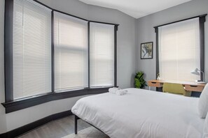 4 bedrooms, desk, iron/ironing board, travel cot