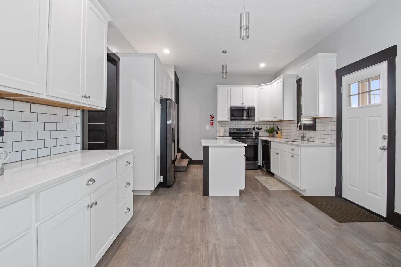 Køleskab, mikrobølgeovn, ovn, kogeplade