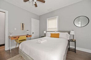 4 Schlafzimmer, Schreibtisch, Bügeleisen/Bügelbrett, Reisekinderbett