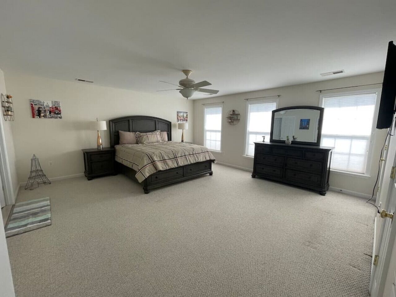 4 bedrooms, iron/ironing board, free WiFi, bed sheets