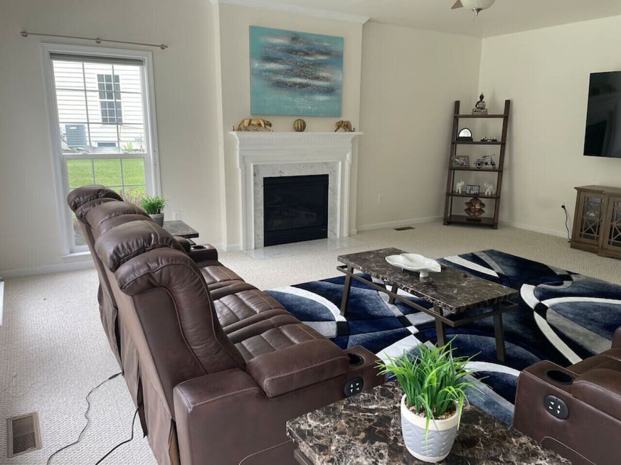 Beautiful Comfortable House w/ Fireplace