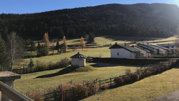 A rural landscape with a small white building, a fenced area, and a hill in the background. - 1st floor, tv, ski locker, 58m², Villard de Lans (Corrençon-en-Vercors)