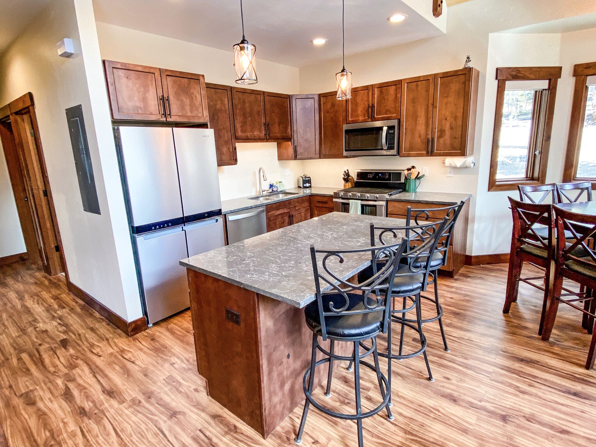 New! Family Friendly, Pet Friendly, New Build, 20 mi to Breckenridge - Lamplighter Lodge