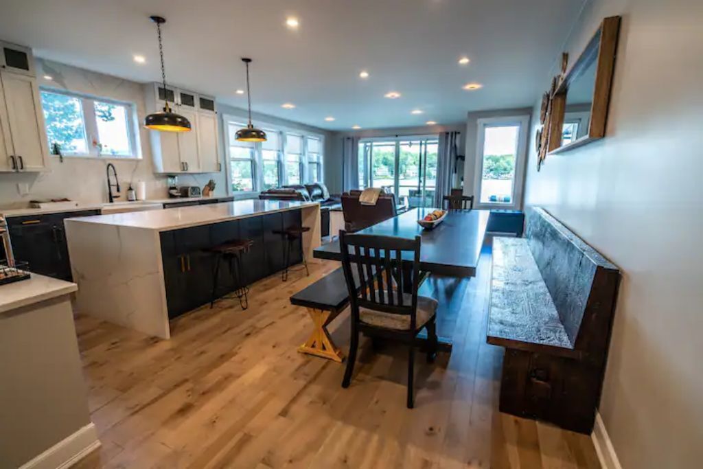 Spacious New Lake Front House w/Dock on Winnisquam